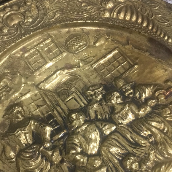 Antique English Brass Hammered Embossed Wall Decorative Plate Victorian BarScene - Picture 11 of 12